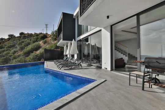 Villa Trim