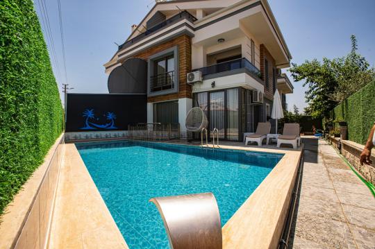Villa West T