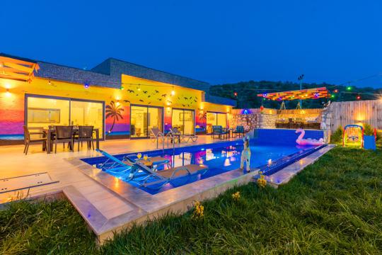 Villa Center