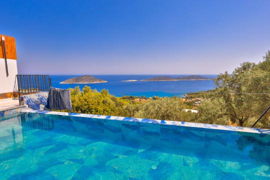 Villa Jinx 1