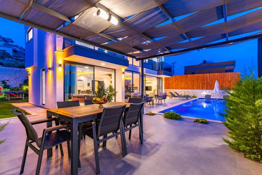 Villa Fly 1