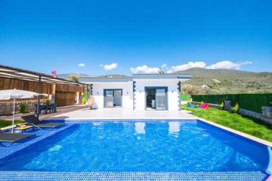 Villa İroni