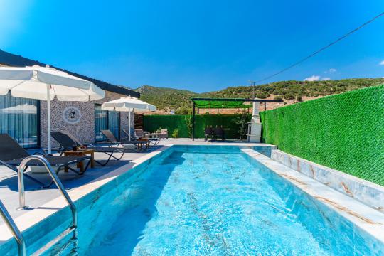 Villa Gelb