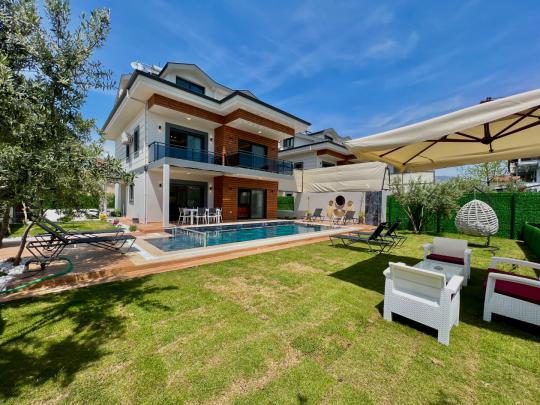 Villa Shadow