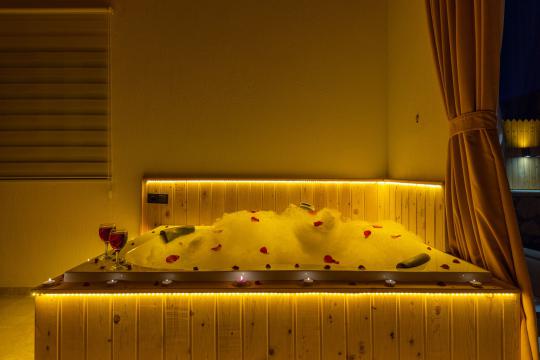 Villa Wall