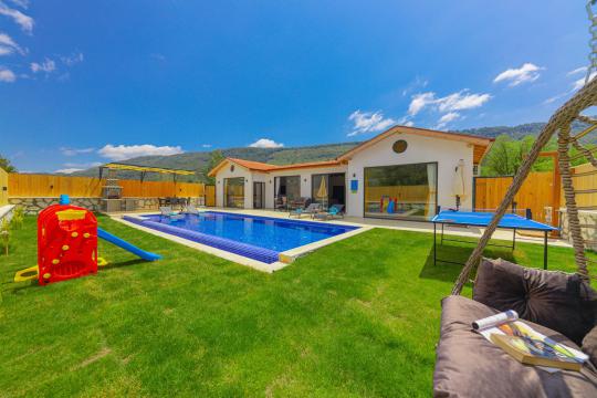 Villa Wall