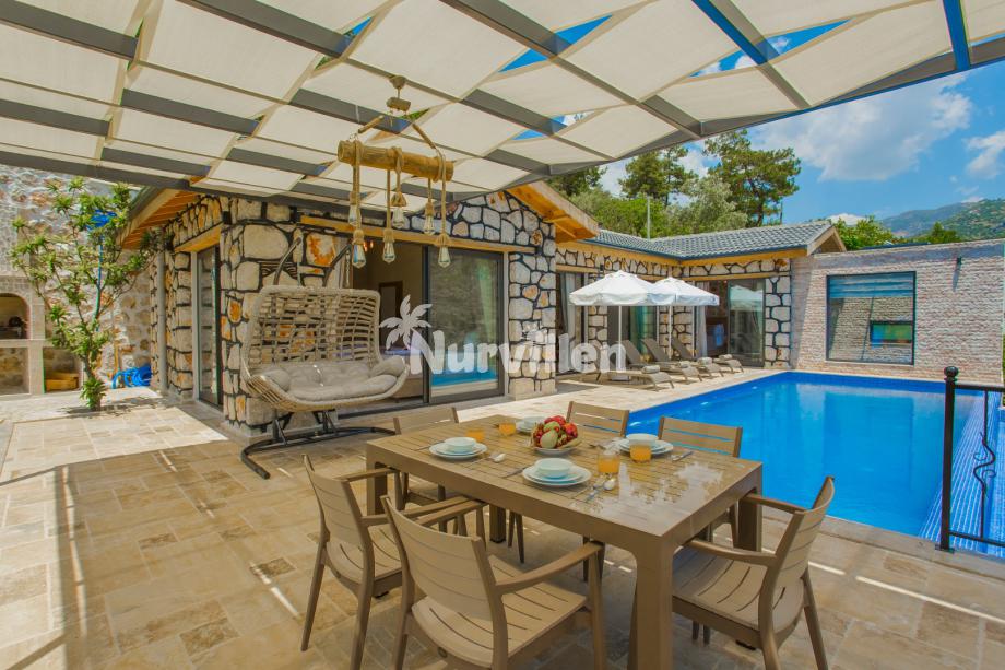 Stone-Villa-Daylight-4_423.jpg