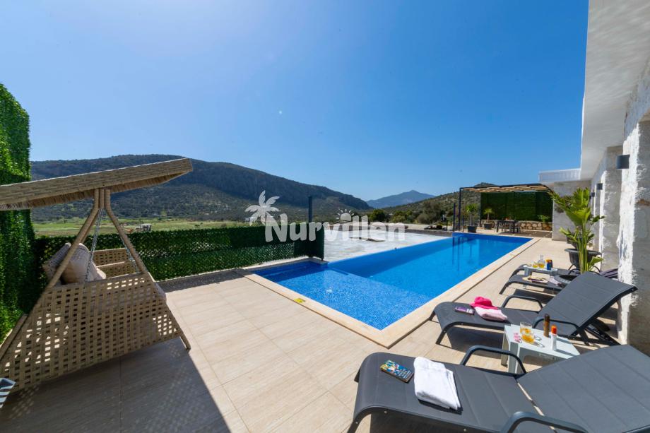 villa-latin1_973.jpg